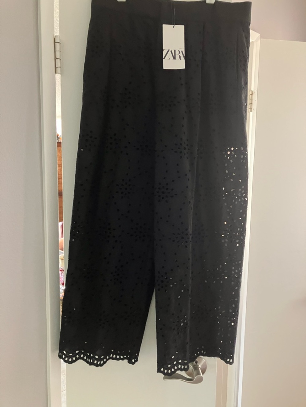 Zara Black Broderie Anglaise  Ankle Crop Wide-Leg Pants NWT Size L - Picture 8 of 8